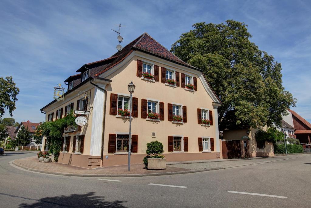 Gasthaus Zum Hirschen Oberrimsingen Exteriér fotografie